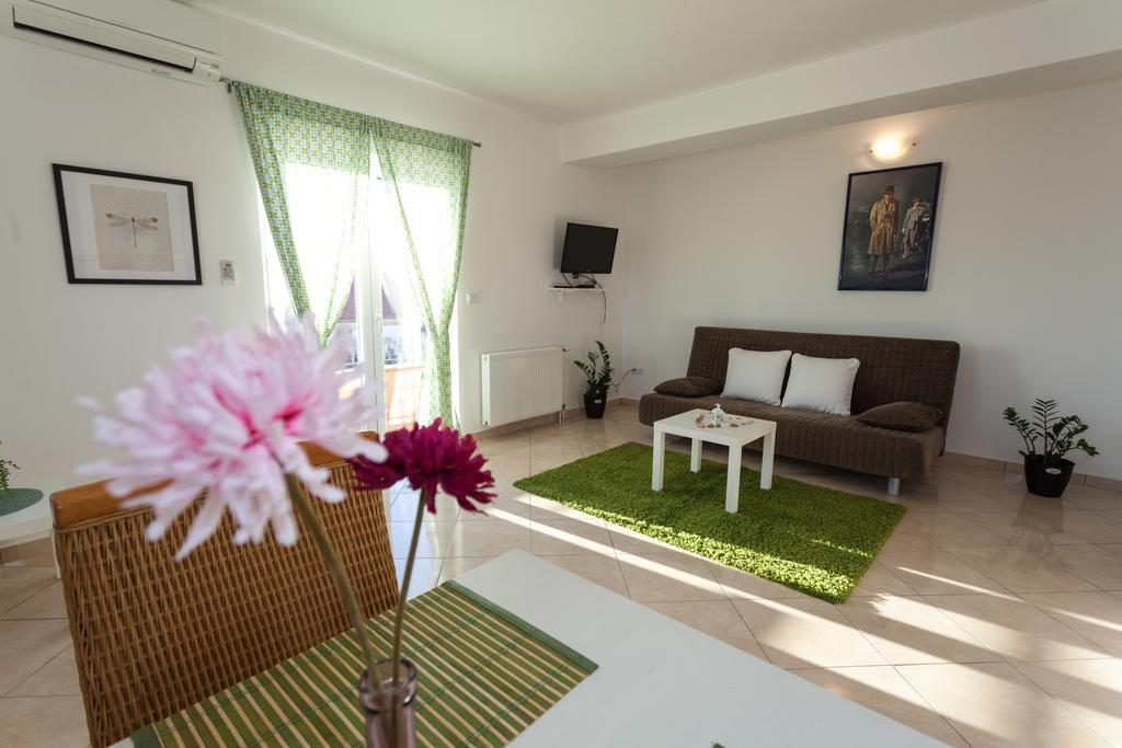 زادار Apartments Lara & Luka الغرفة الصورة