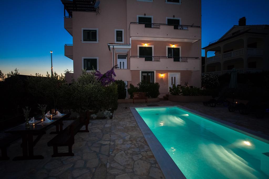 زادار Apartments Lara & Luka المظهر الخارجي الصورة