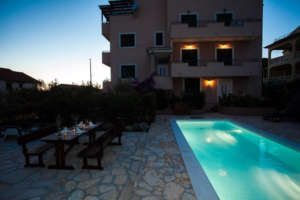 زادار Apartments Lara & Luka المظهر الخارجي الصورة