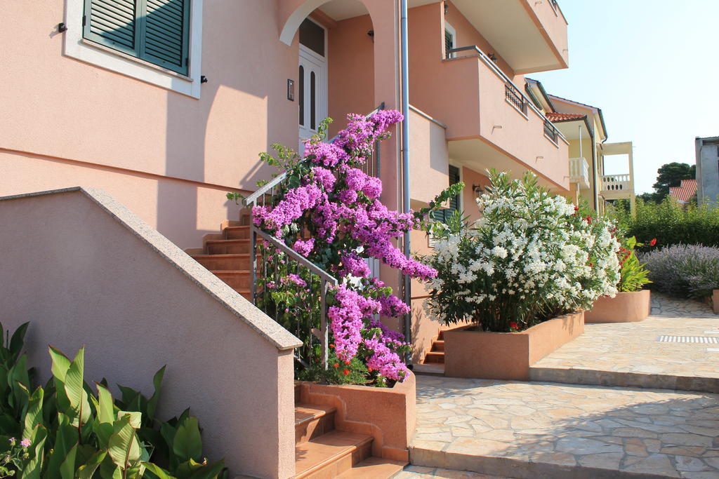 زادار Apartments Lara & Luka المظهر الخارجي الصورة