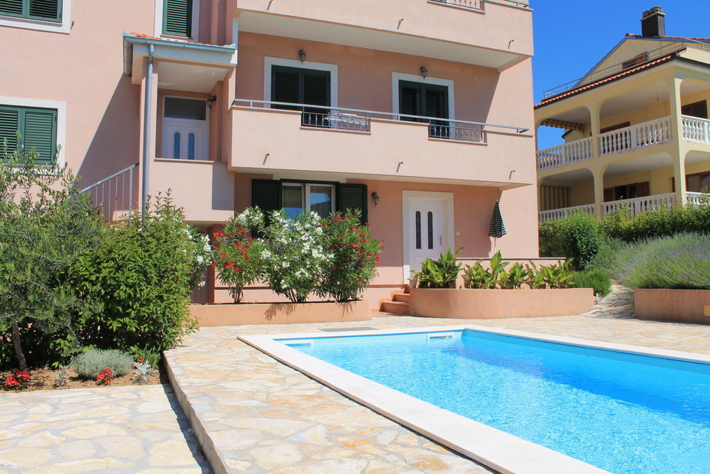 زادار Apartments Lara & Luka المظهر الخارجي الصورة
